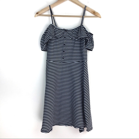 Topshop Dresses & Skirts - 🍑 TopShop B&W Striped Cold Shoulder Dress